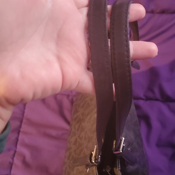 Final Price ❌Like new Michael Kors tote bag🖤 - Picture 3 of 10